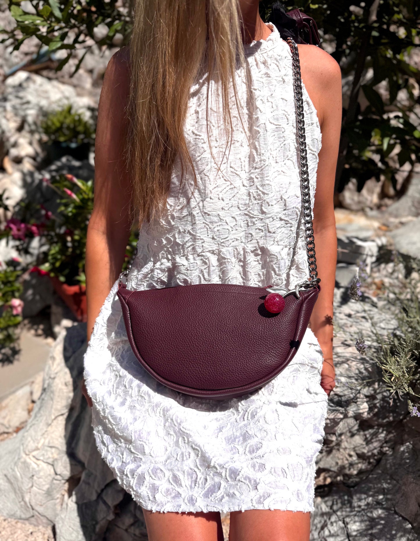 Halbmond-Ledertasche (Wild Cherry)