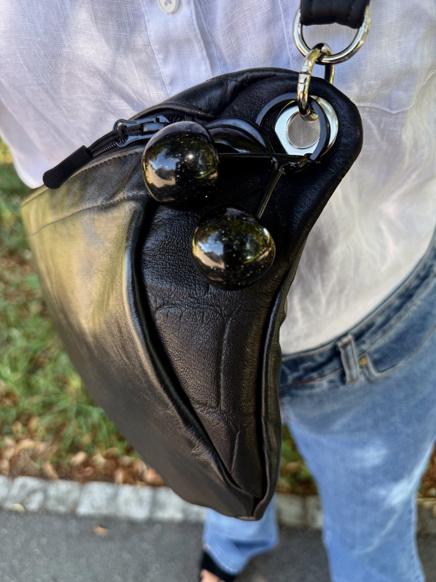 Sling-Tasche Large (Black Croc)