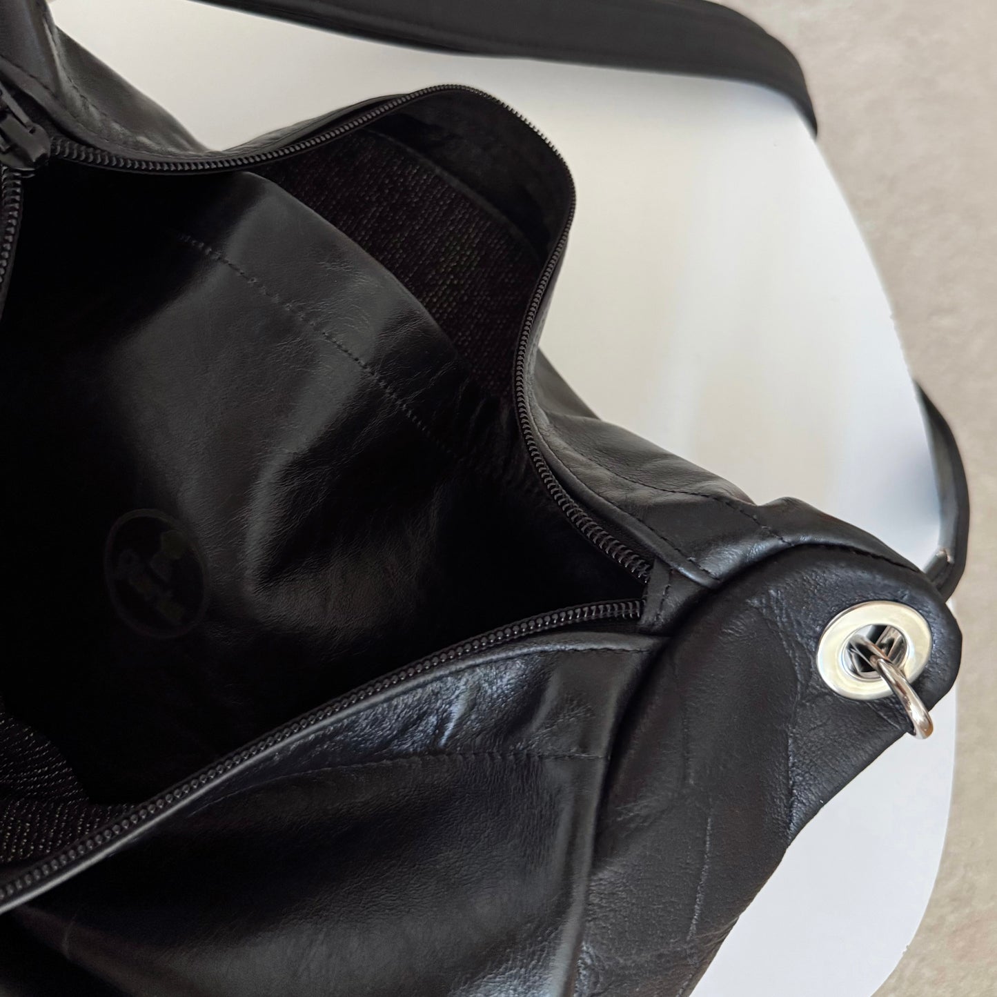 Sling-Tasche Large (Black Croc)