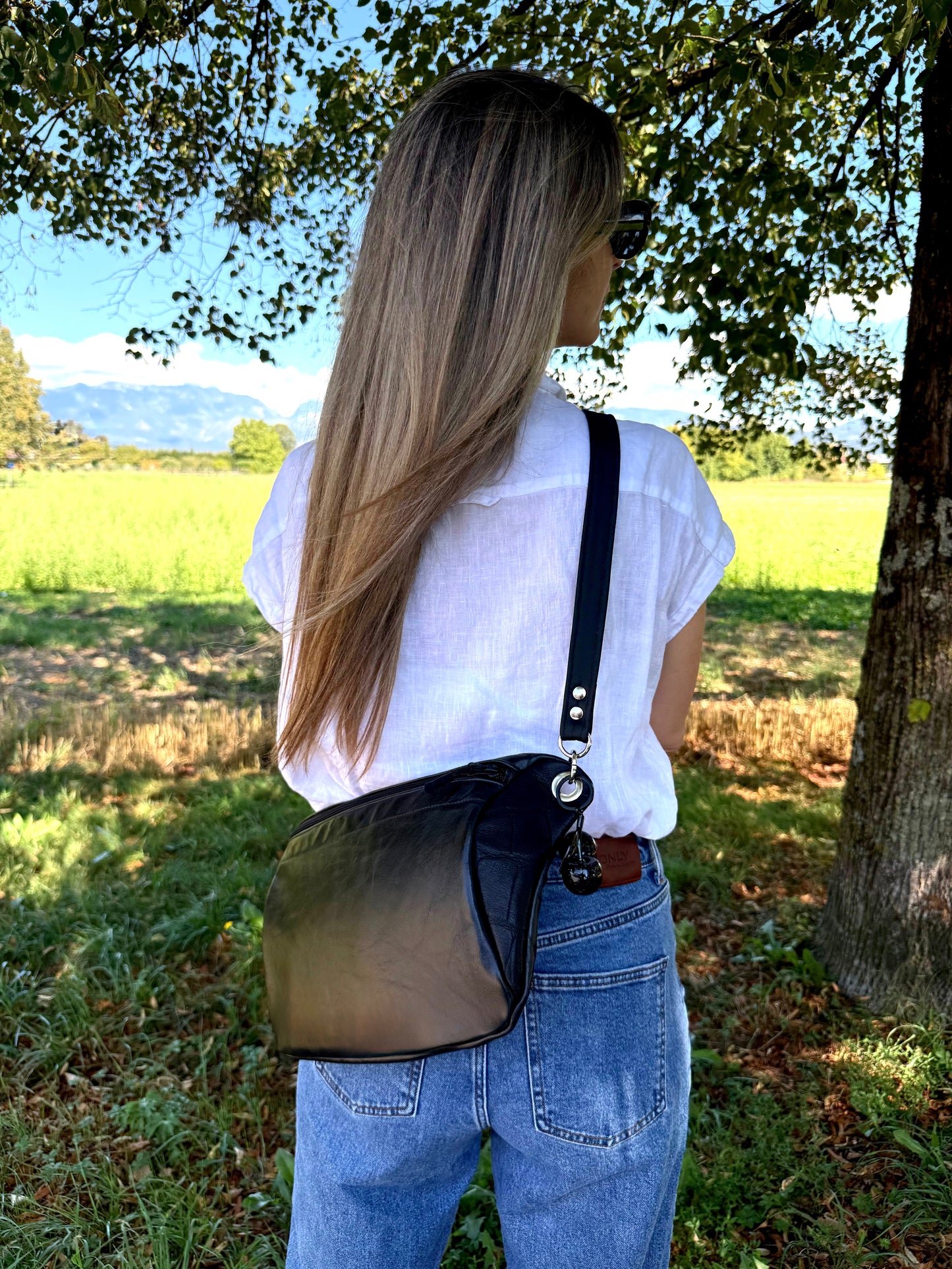 Sling-Tasche Large (Black Croc)