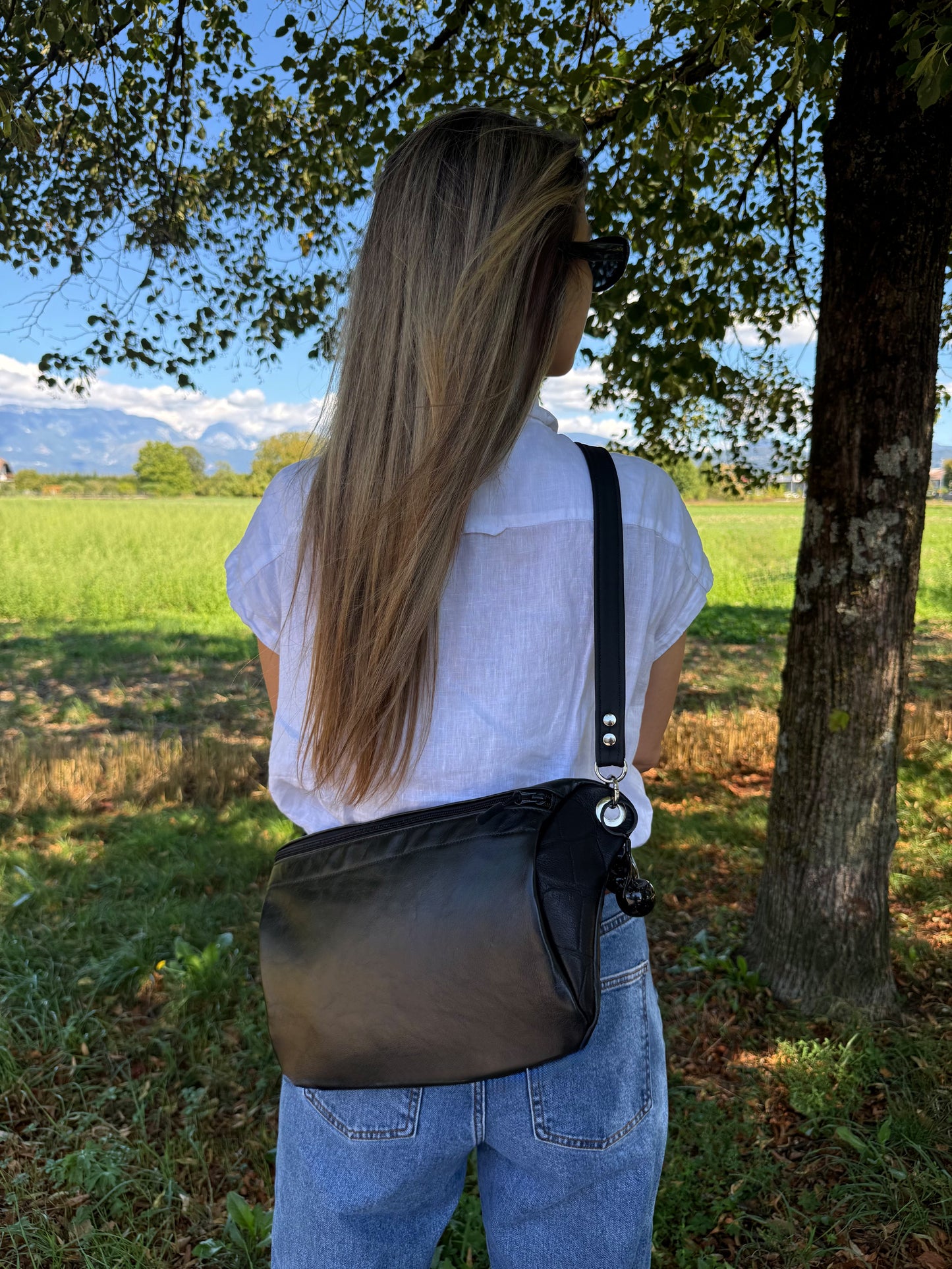 Sling-Tasche Large (Black Croc)