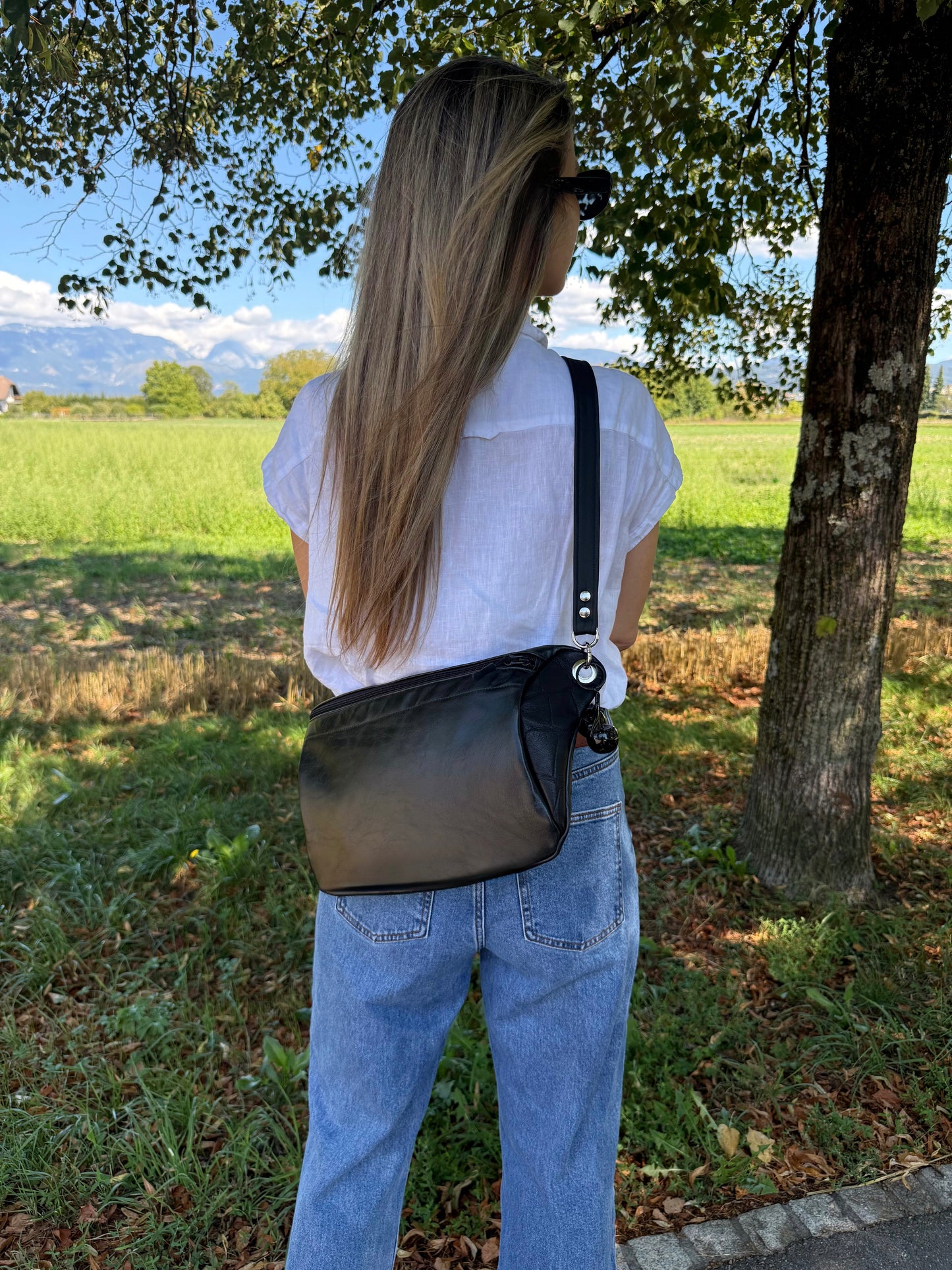 Sling-Tasche Large (Black Croc)