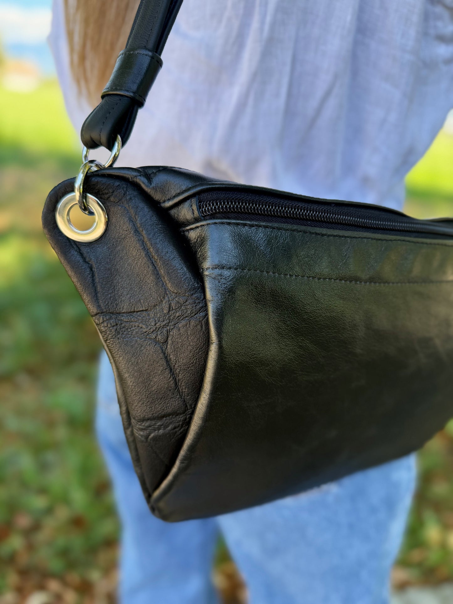 Sling-Tasche Large (Black Croc)