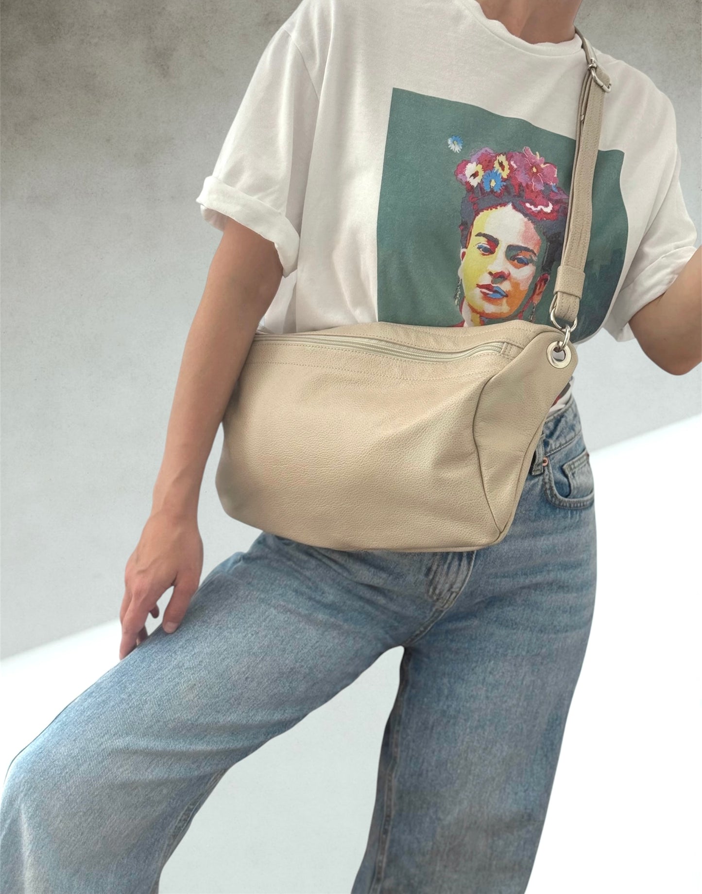 Sling Bag Large Buttermilk – Handgefertigte Leder Crossbody Tasche