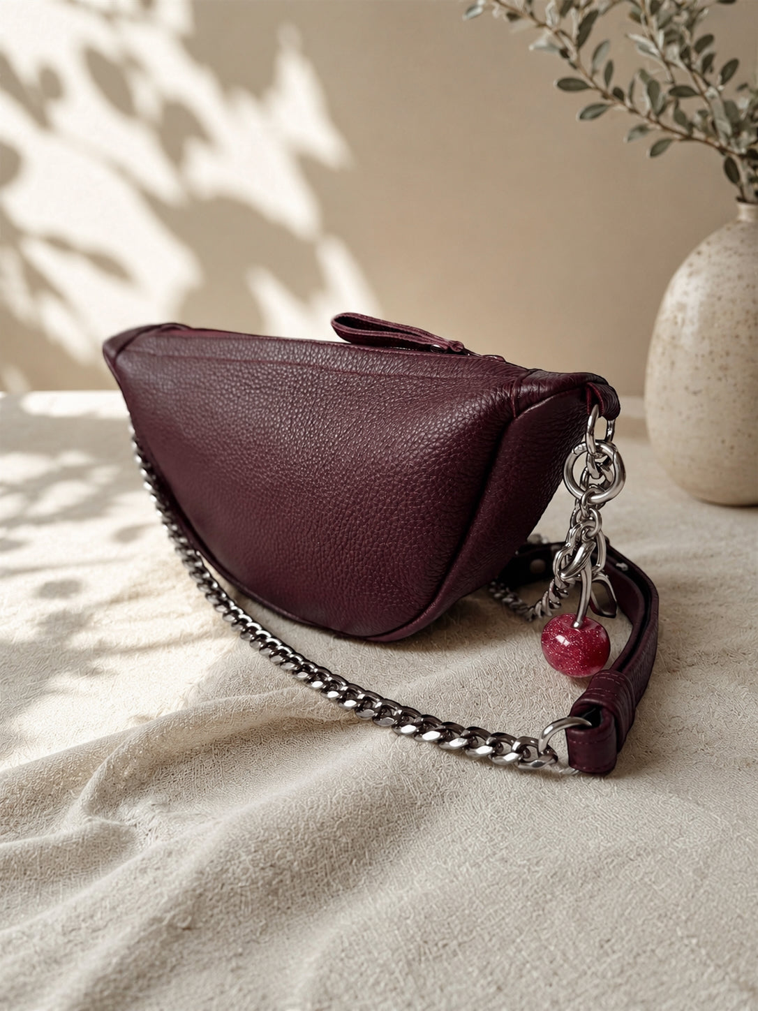 Halbmond-Ledertasche (Wild Cherry)