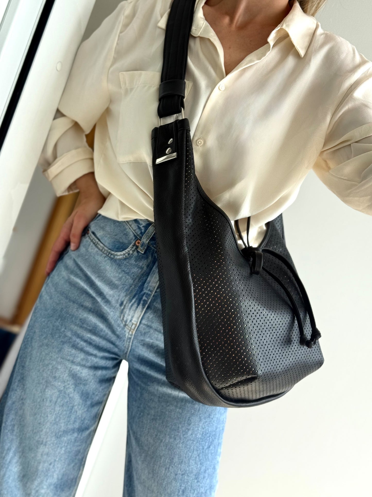 Hobo Bag Medium (Aura)