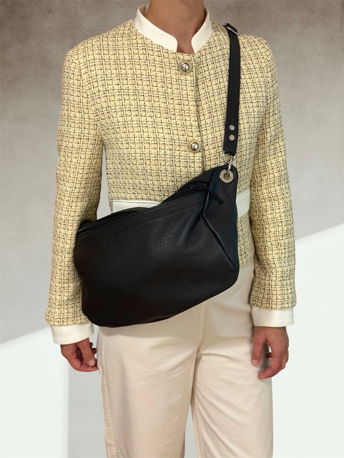Sling Bag Large (Black)