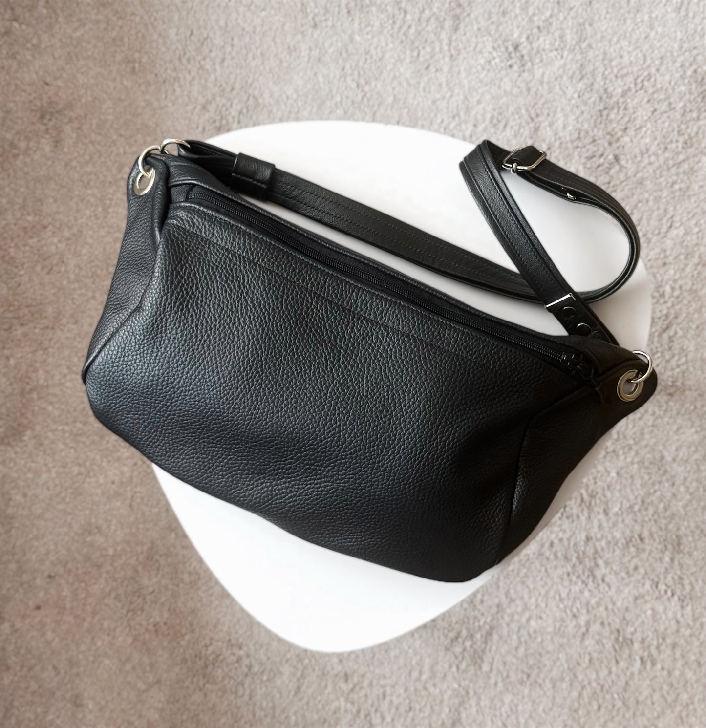 Sling Bag Large (Black)
