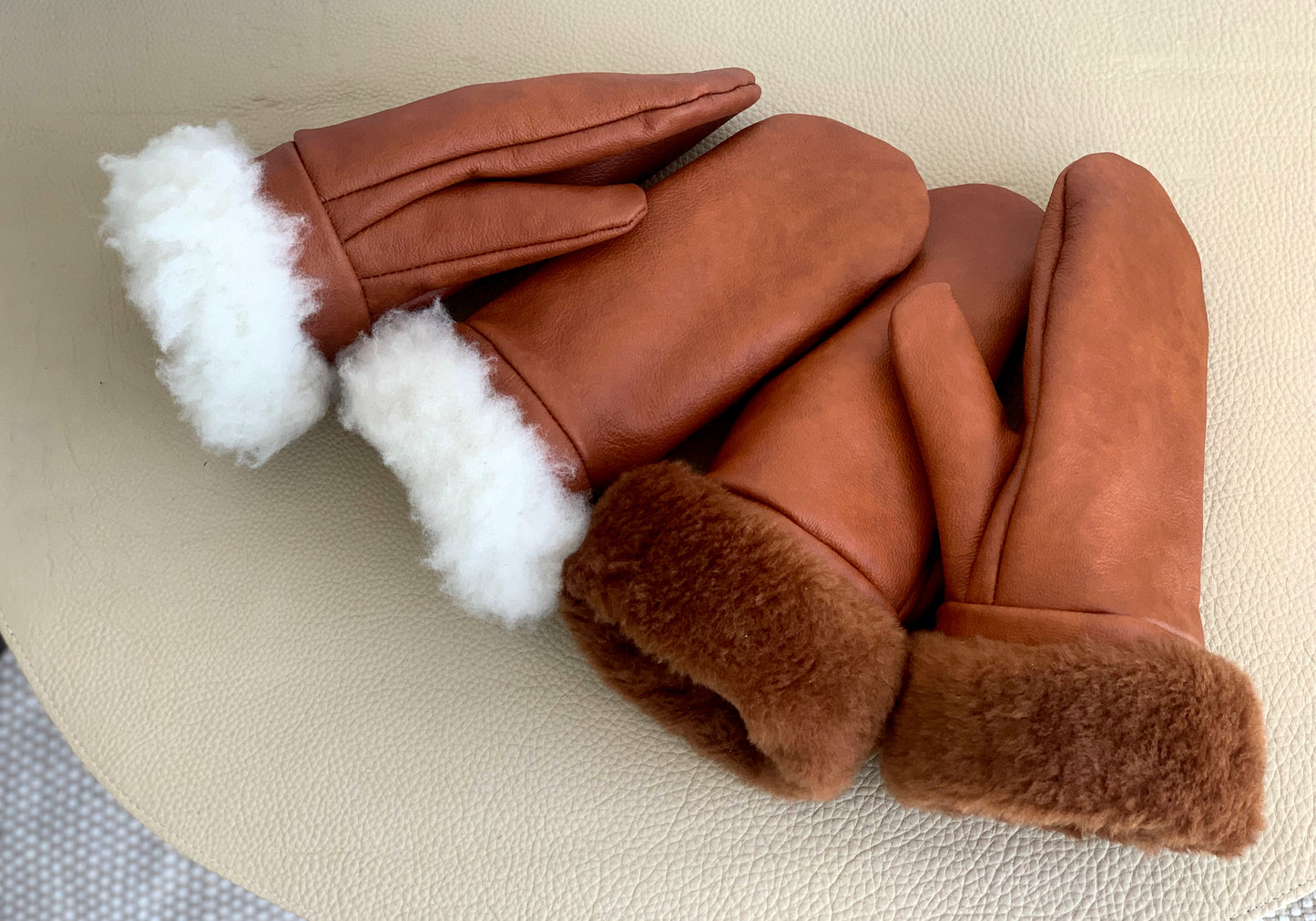 Padded leather gloves, size S-M (Color: COGNAC)